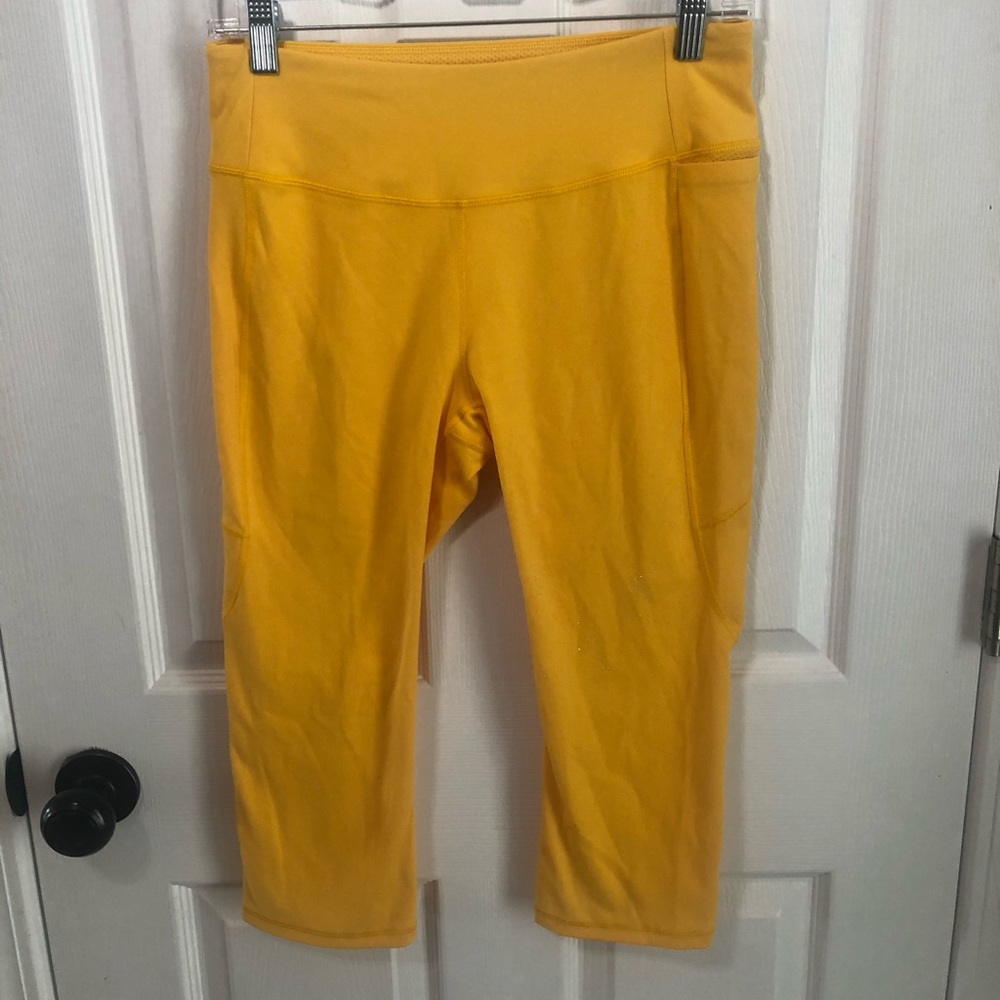 Calia by Carrie Underwood Capri pants